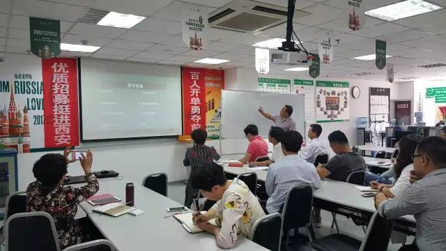 煙臺(tái)智聯(lián)網(wǎng)絡(luò)走進(jìn)中宏保險(xiǎn)培訓(xùn)“微信營銷運(yùn)營技巧”，面對(duì)面答疑解惑!