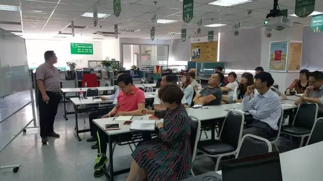 煙臺智聯(lián)網(wǎng)絡(luò)走進中宏保險培訓(xùn)微信營銷運營